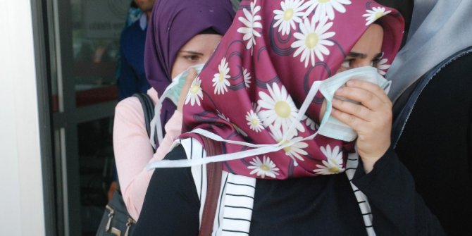 Burunlarını kapatmadan geçemediler