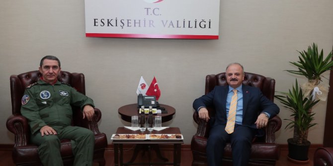 Orgeneral Küçükakyüz, Vali Çakacak’a veda ziyaretinde bulundu