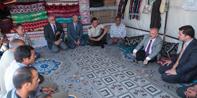 Vali Çakacak, Alpu’daki mevsimlik tarım işçilerini ziyaret etti