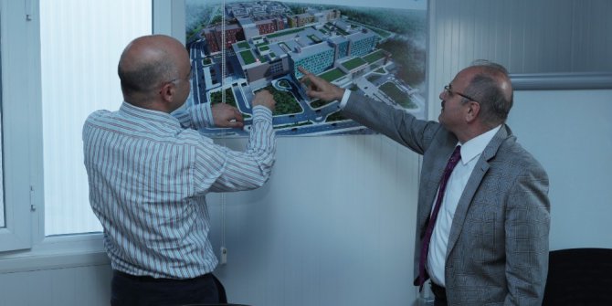 Vali Çakacak, Şehir Hastanesi inşaatında incelemeler yaptı