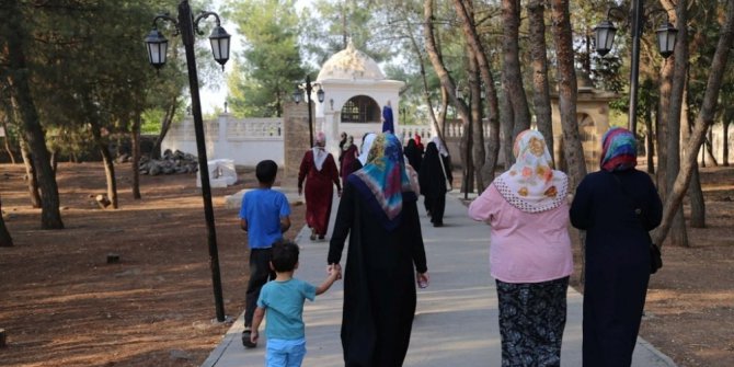 Kuran kursu öğrencileri Eyüp Nebi Türbesine götürüldü