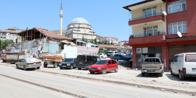 Büyük Cami görünmeye başladı