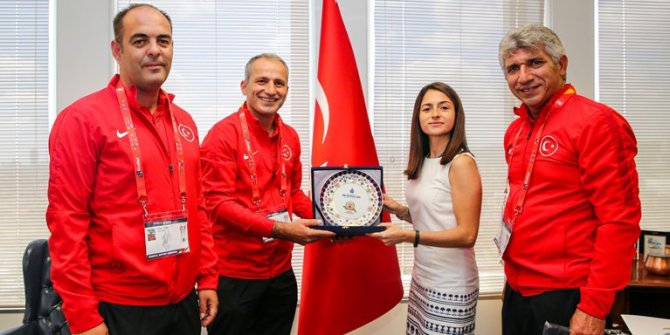 Dünya Şampiyonu İstanbul İtfaiyesi Türkiye’nin Los Angeles Başkonsolosu Gezer tarafından ağırlandı