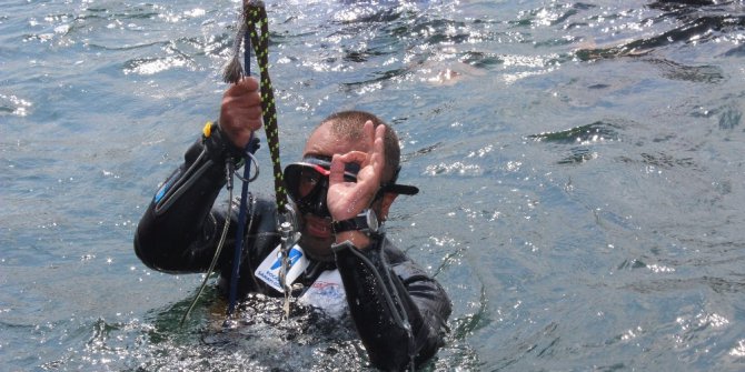 Ayaklarını depremde kaybeden vatandaş depremde ölenler için dünya rekoru kırdı