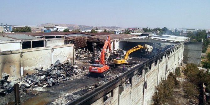 Yanan fabrikanın sahibine 45 saattir ulaşılamıyor