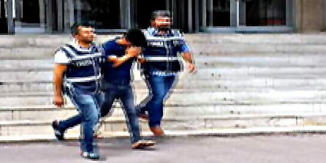 Sürüngen hırsızlar kamerada