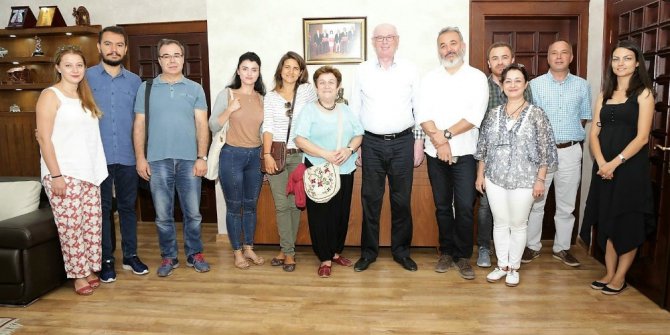 Seramik sanatçıları Başkan Kurt’u ziyaret etti