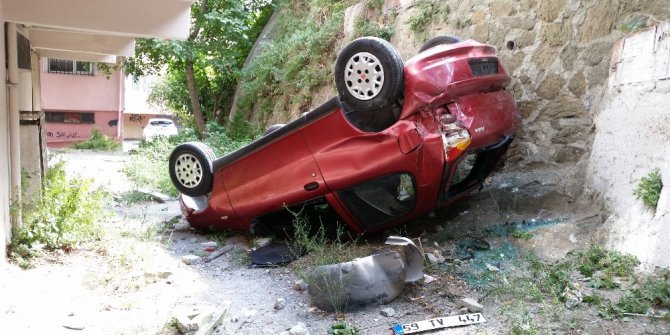 Eyüp’te bir araç apartman boşluğuna uçtu: 1 yaralı