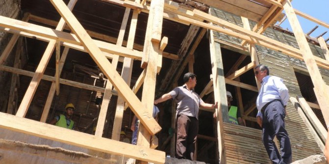 Kuşadası Belediyesi tarihi dokuyu koruma projelerine devam ediyor