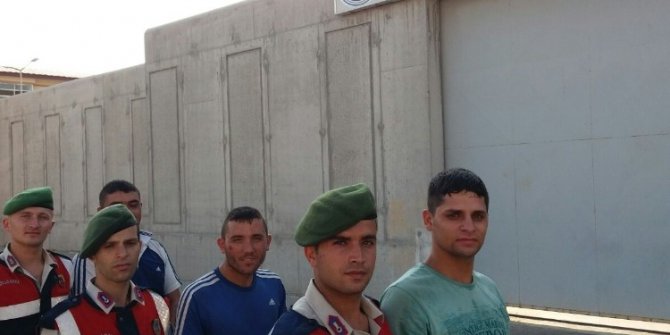 Koyun hırsızları jandarmadan kaçamadı