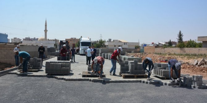 40 derece sıcakta 40 bin metrekare kilitli parke taşı döşendi