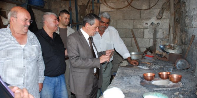 Vali Kalkancı esnaflarla bir araya geldi