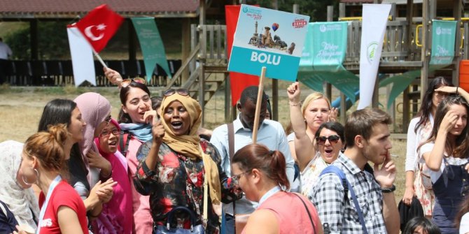 Yabancı öğrenciler Abant’ta doyasıya eğlendi