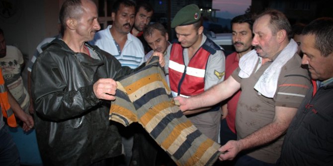 Rize’de bir kişi sel sularına kapılarak kayboldu