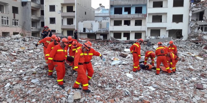 Tatbikatta enkaz altından insanlar çıkarıldı