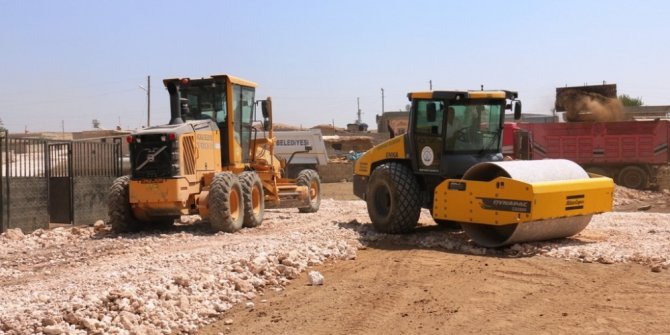 Akçakale’de yol çalışmaları hız kesmiyor