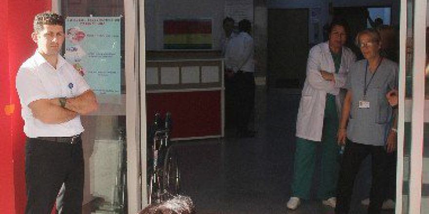 Maaş Alamayan Hemşire Tek Başına Eylem Yaptı