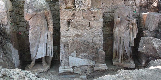 Side Antik Kentinde Roma Dönemine ait iki heykel bulundu