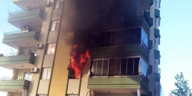 Silifke’de 50 kişinin yaşadığı apartmanda korkutan yangın