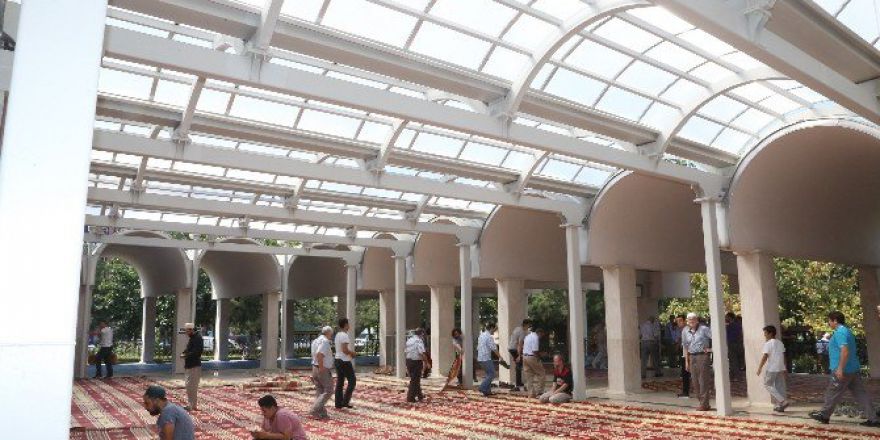 Sanayi Camiine Modern Düzenleme