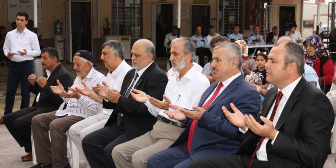 Deprem şehitleri dualarla anıldı