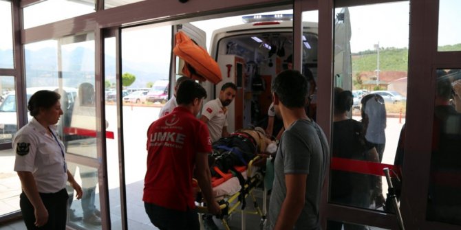 Tunceli’de ambulans ile otomobil çarpıştı: 3 yaralı