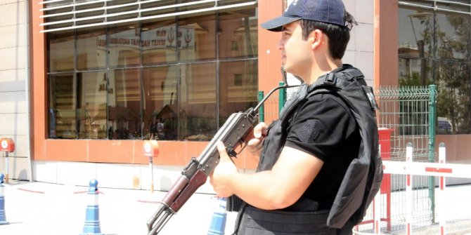 Kilis’te uyuşturucu operasyonunda gözaltına alınan 8 kişi adliyeye sevk edildi