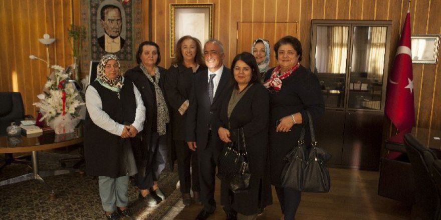 Girişimci Kadınlar Derneği Ve Türk Anneler Derneği’nden Rektör Çomaklı’ya Tebrik Ziyareti