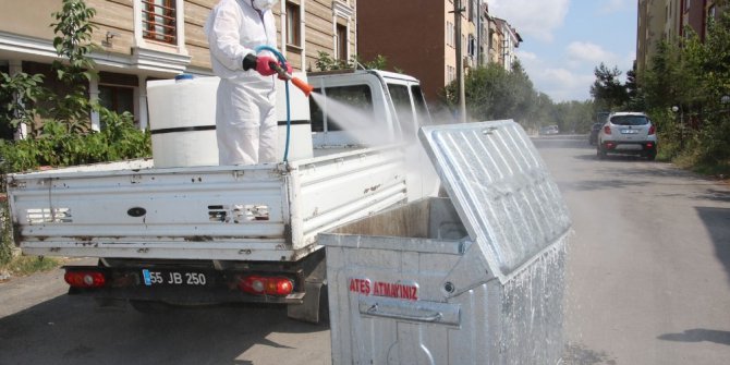 Bafra’da çöp konteynerleri dezenfekte ediliyor