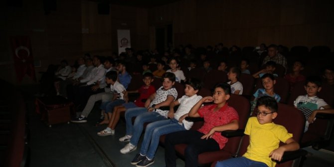 Çocuklara animasyon film izletildi