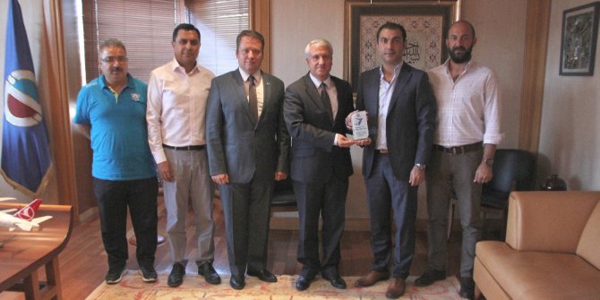 Selka Eskişehir Hentbol Spor Kulübü’nden Rektör Gündoğan’a teşekkür ziyareti