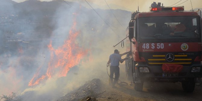 Milas’ta Bayrak Tepe kül oldu