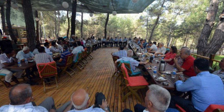 Kemalpaşa Belediye Başkanına Teşekkür Plaketi Sürprizi