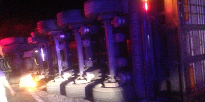 Adıyaman’da tır devrildi: 1 yaralı