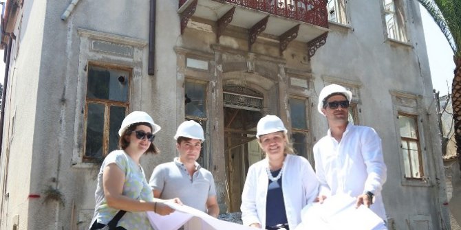 Urla’daki tekel binasında restorasyon başladı