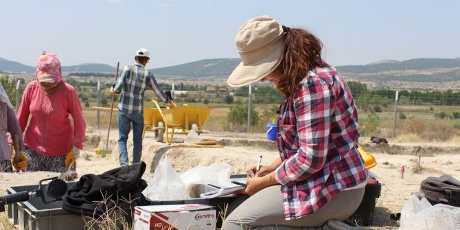 Denizli’deki kazı çalışmalarında 8 bin 600 yıllık bulgular elde edildi