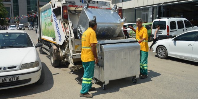 Akdeniz Belediyesi, çöp konteynerlerini yeniliyor