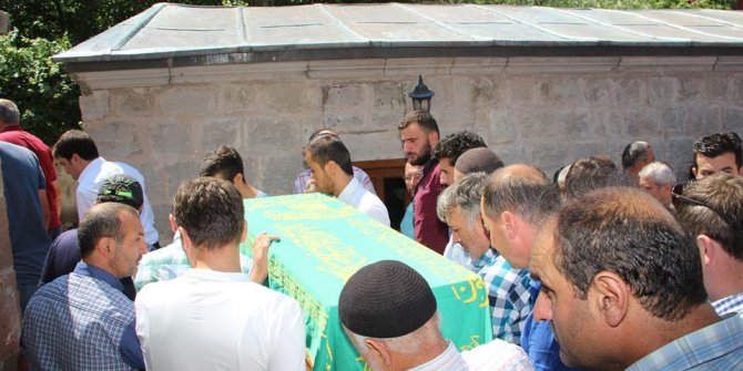 Minik Yunus Emre gözyaşlarıyla uğurlandı