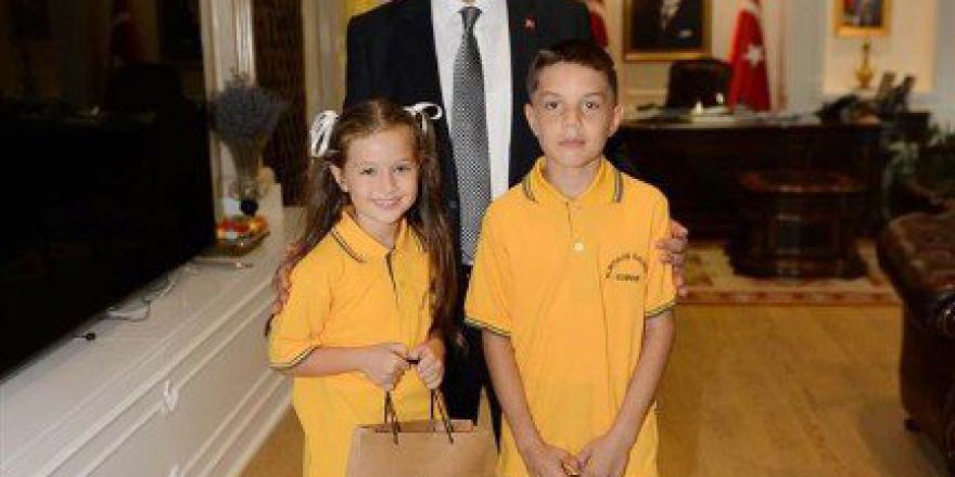 Minik Öğrencilerden Vali Özdemir’e Ziyaret