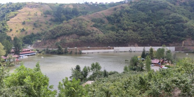 Bakan Soylu’nun talimatının Sera Gölü’ndeki beton perde yıkımı sürüyor