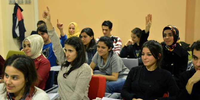 Beyoğlu Gençlik Merkezi Öğrencilerin başarıya ulaşmasına destek oldu