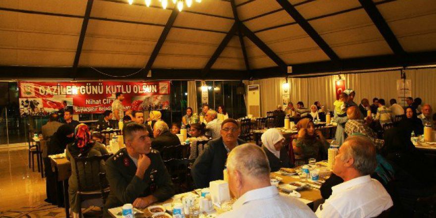 Şanlıurfa’da Gaziler Onuruna Yemek Verildi