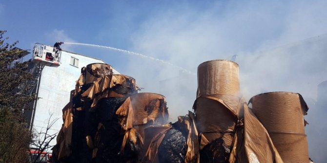 Halkalı’da kağıt fabrikasında yangın havadan görüntülendi