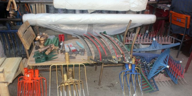 Ağrılılar tırpandan vazgeçmiyor