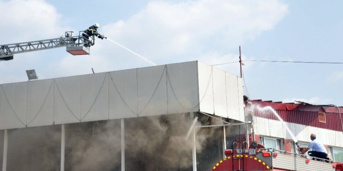 Tarsus’ta düğün salonunda çıkan yangın korkuttu