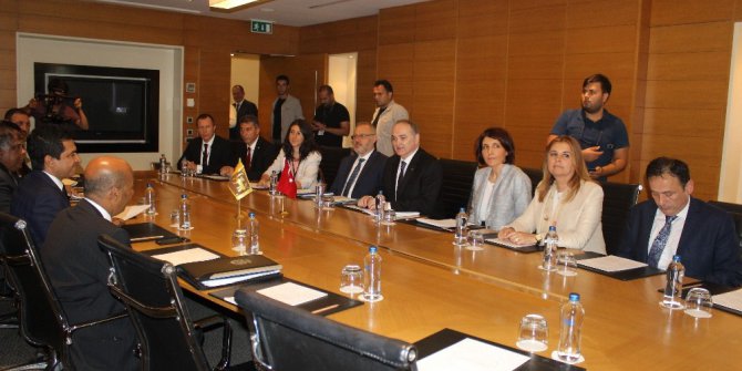 Bakan Özlü yabancı bakanlarla görüştü