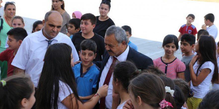 Başkan Uysal Yeni Eğitim Öğretim Yılını Okulları Ziyaret Ederek Kutladı