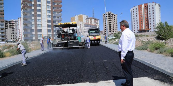 Talas’ta asfalt çalışmalarında yoğun mesai