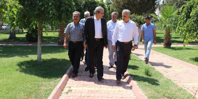 Mahalleyi gezip sorunları vatandaştan dinledi