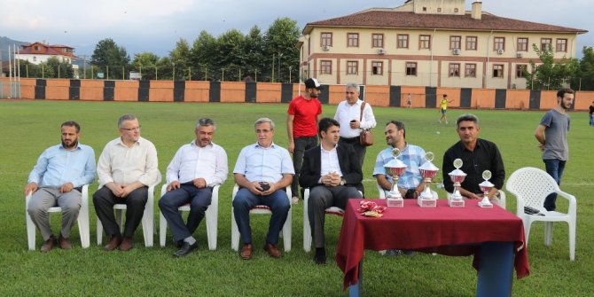 Yaz kuran kursu futbol final maçında Pazarköy şampiyon oldu